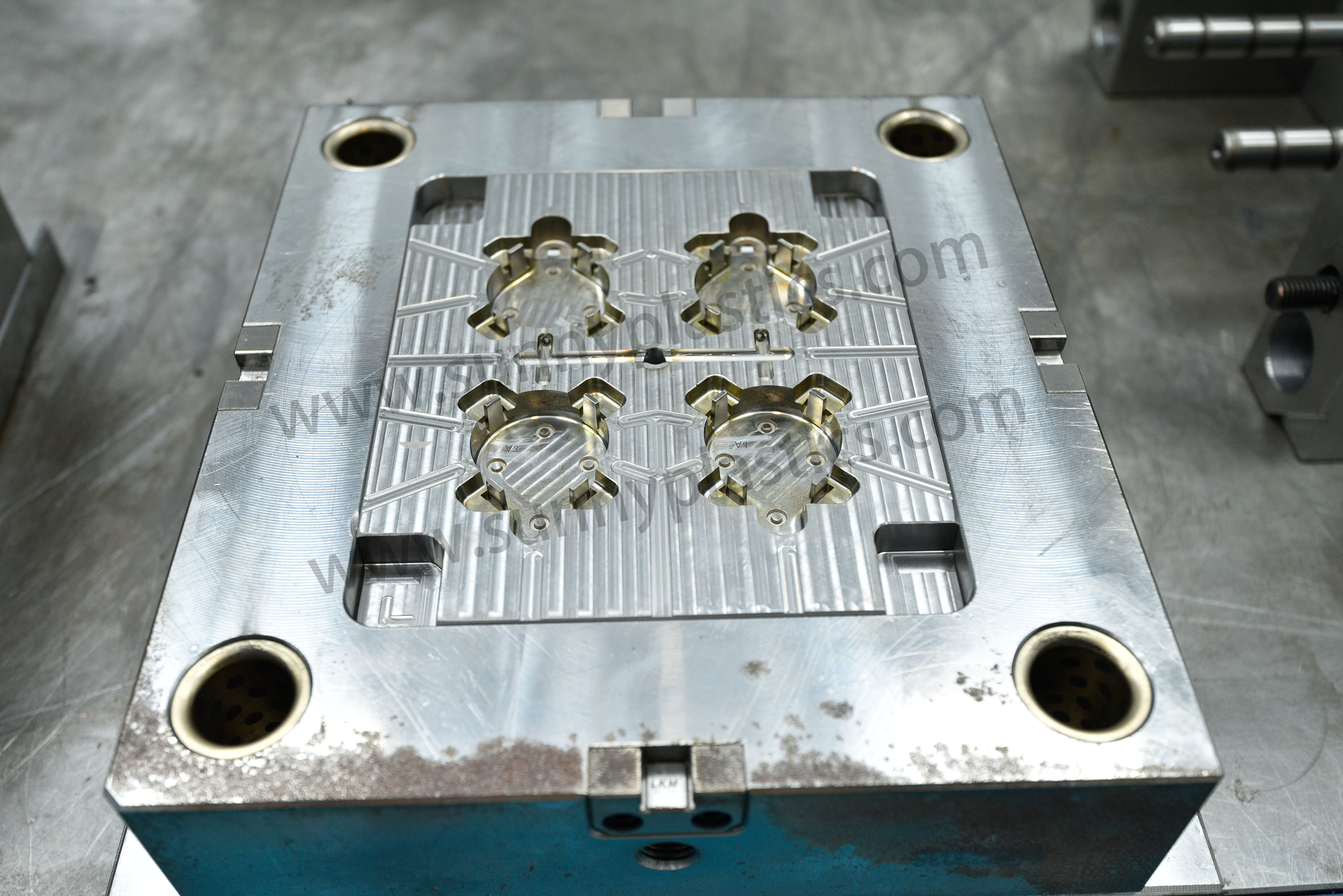 injection mold 7-1.jpg