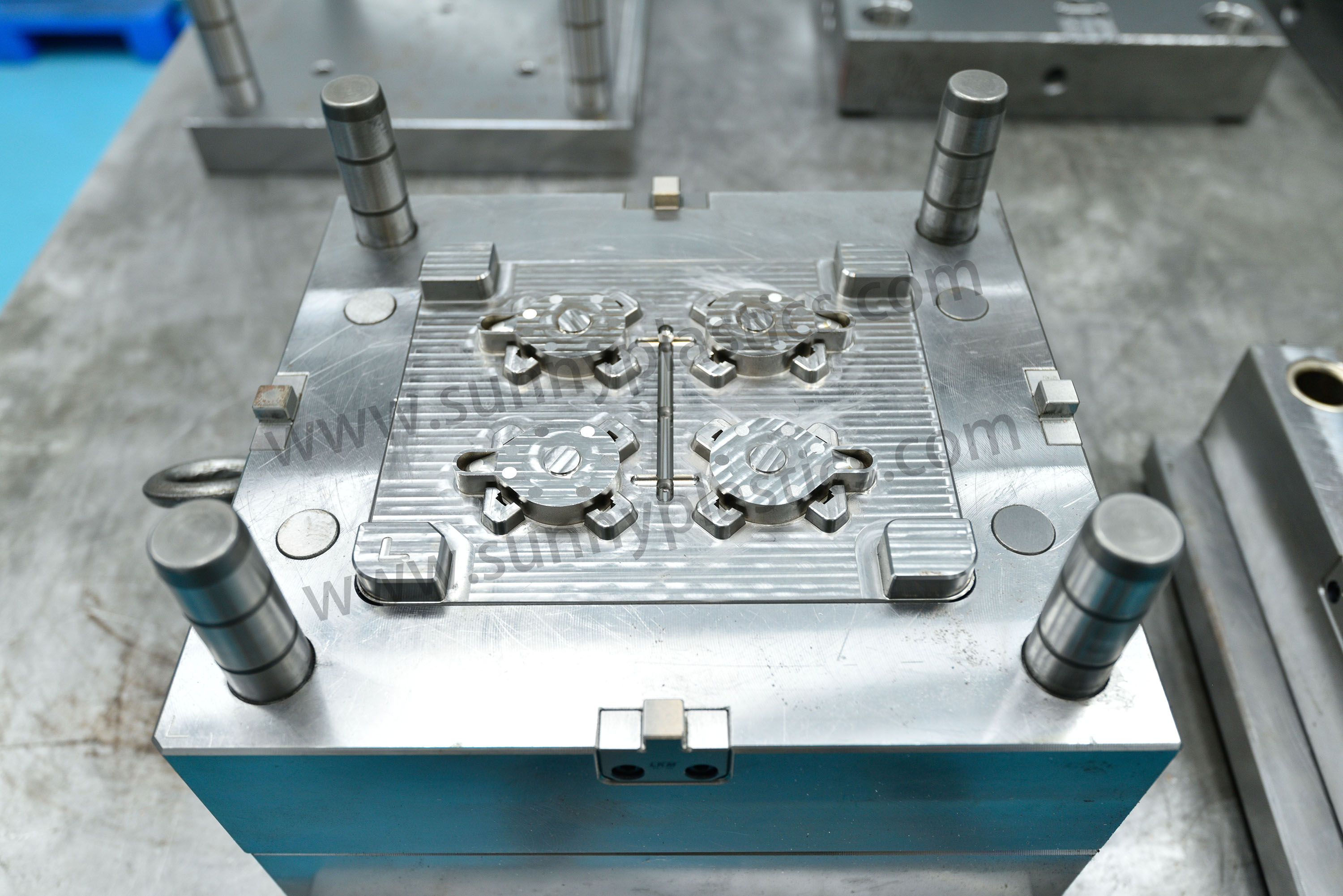 injection mold 7-2.jpg