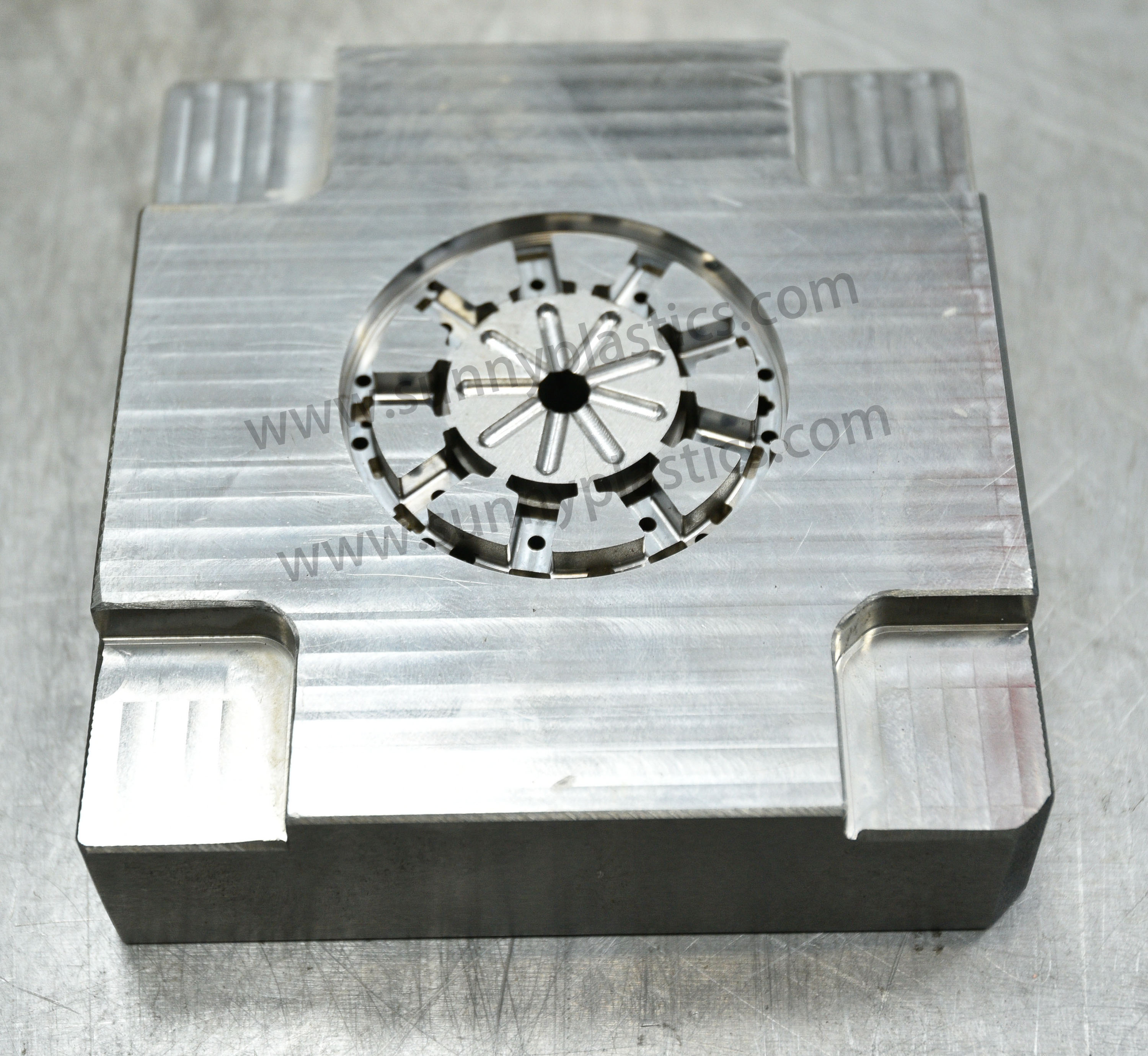 injection mold 6.jpg